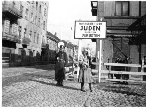 litzmannstadt ghetto entrance216